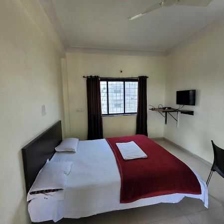 Spot On 72974 Gokul Lodge Pune Exterior photo